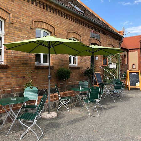 Alte Schule Cafe Und Pension Drehna Exterior photo