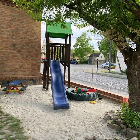 Alte Schule Cafe Und Pension Drehna Exterior photo