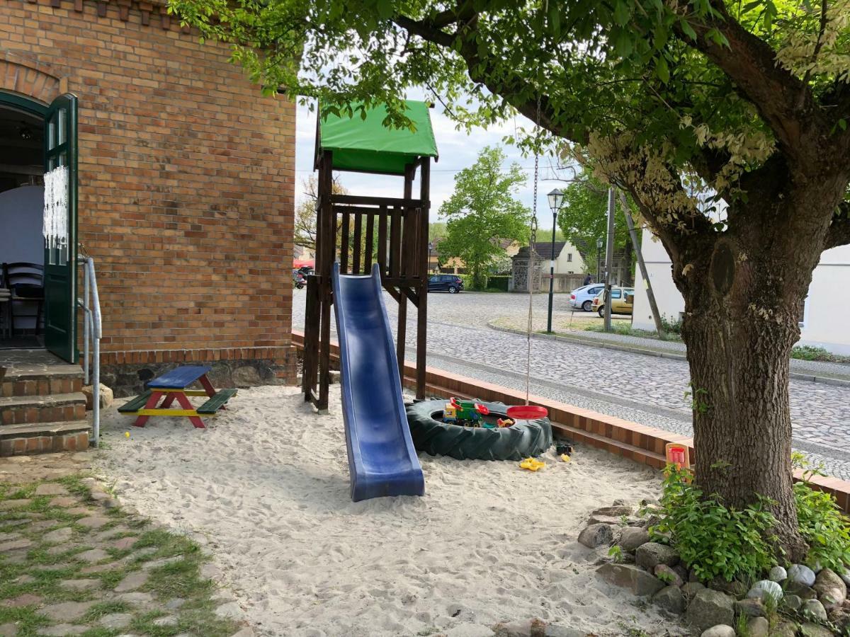 Alte Schule Cafe Und Pension Drehna Exterior photo
